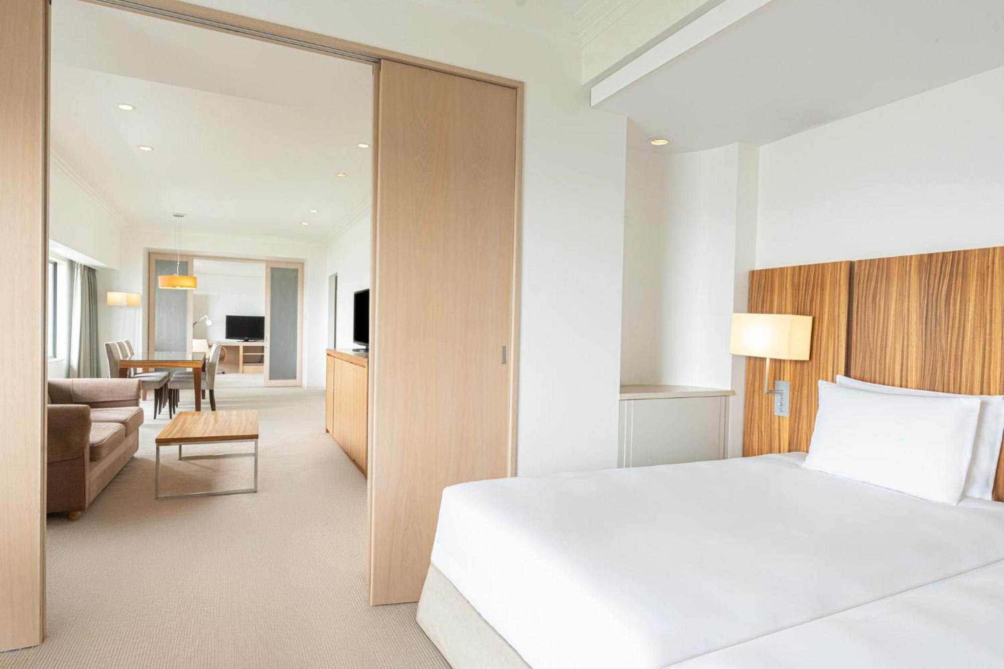 Hotel Ana Crowne Plaza Kobe By Ihg Exterior foto A suite at the hotel